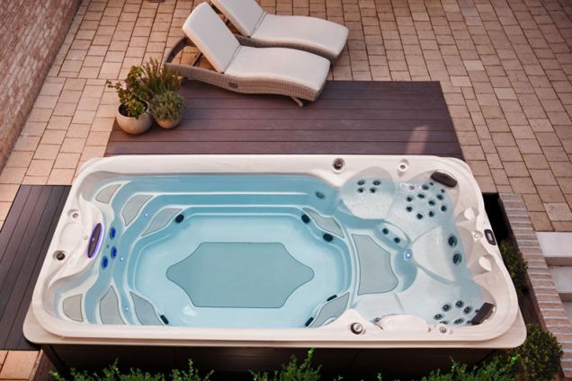 Jacuzzi J-16 PowerActive Swim Spa